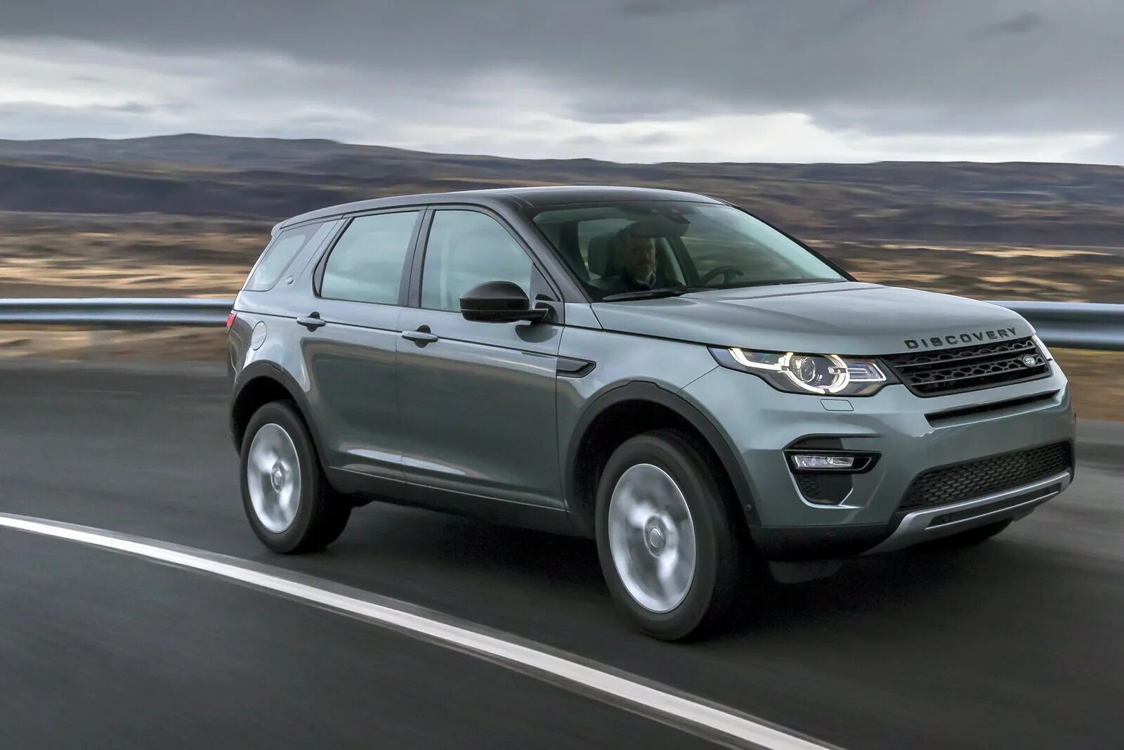 Discovery sport 2.0. Ленд Ровер Дискавери спорт 2015. Land Rover Discovery Sport 2023 новый кузов. L 550 Дискавери спорт. Land Rover Discovery Sport 2.0.