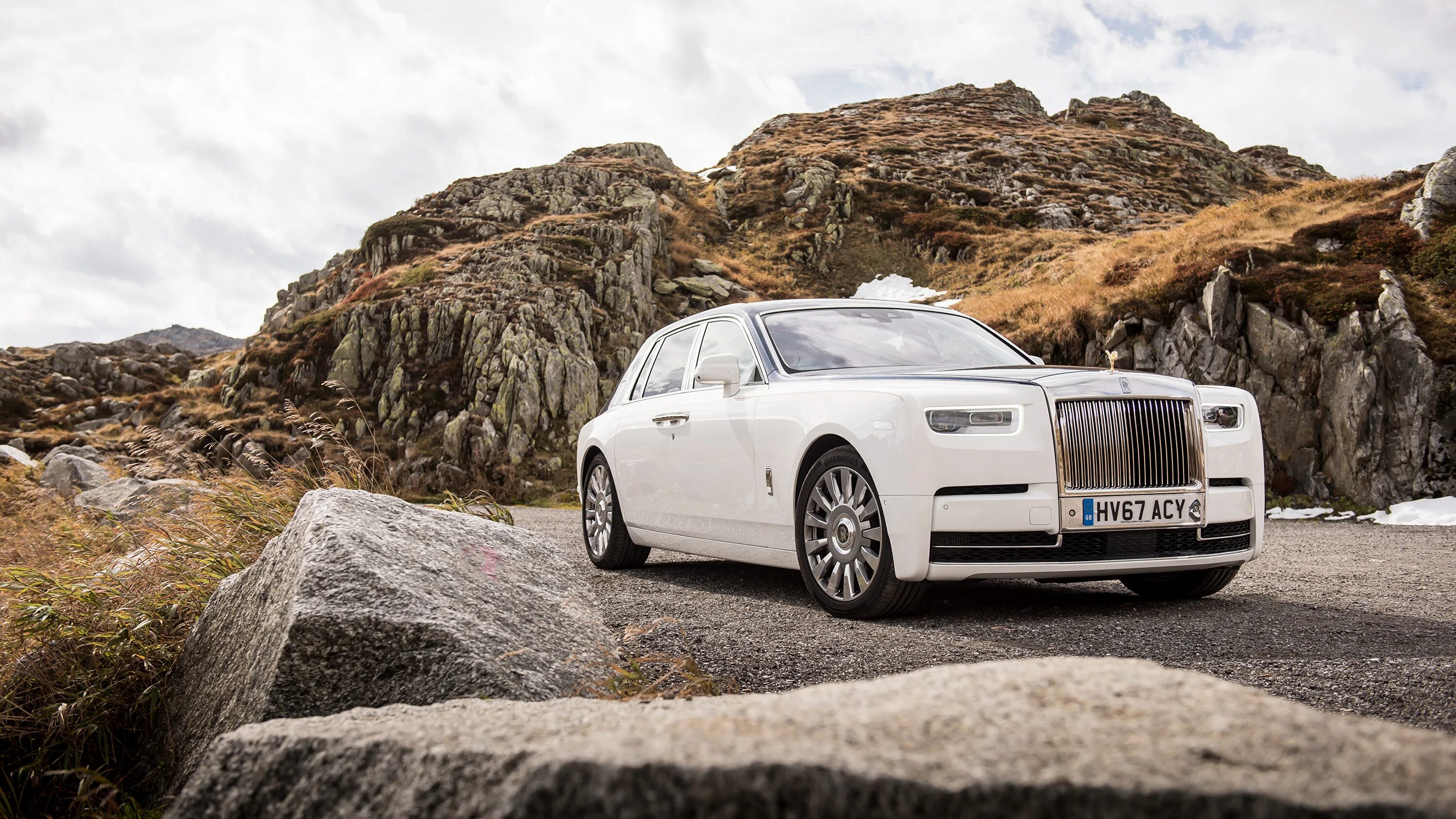 Rolls royce phantom 2022. Роллс ройс шейха. Rolls royce phantom 8. Самый тихий автомобиль. Rolls royce ghost 2021.