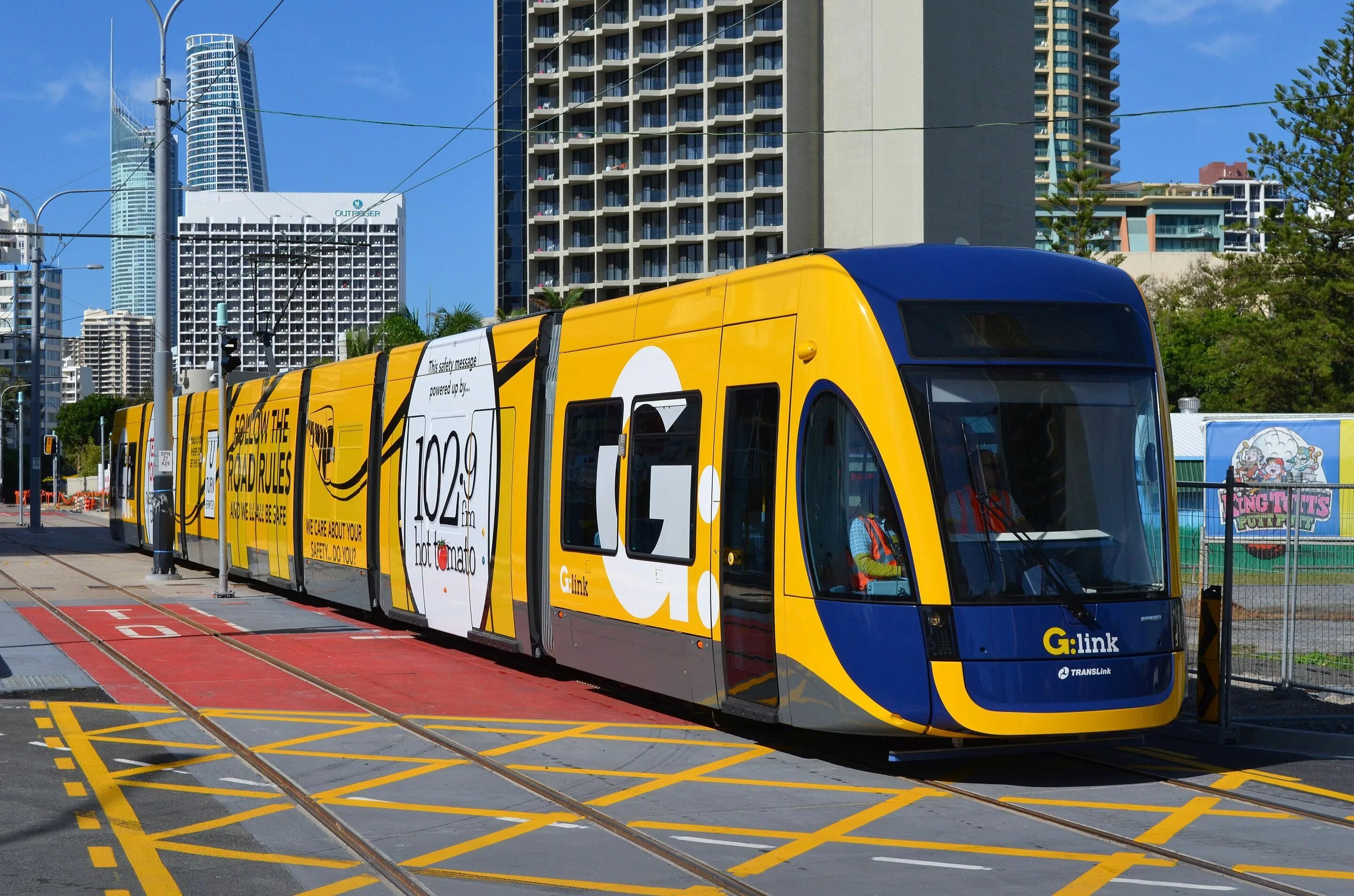 Public transportation. Трамваи Австралии Канберра. Мельбурн трамвай. Трамвай Голд Кост. Мельбурн Австралия трамваи.