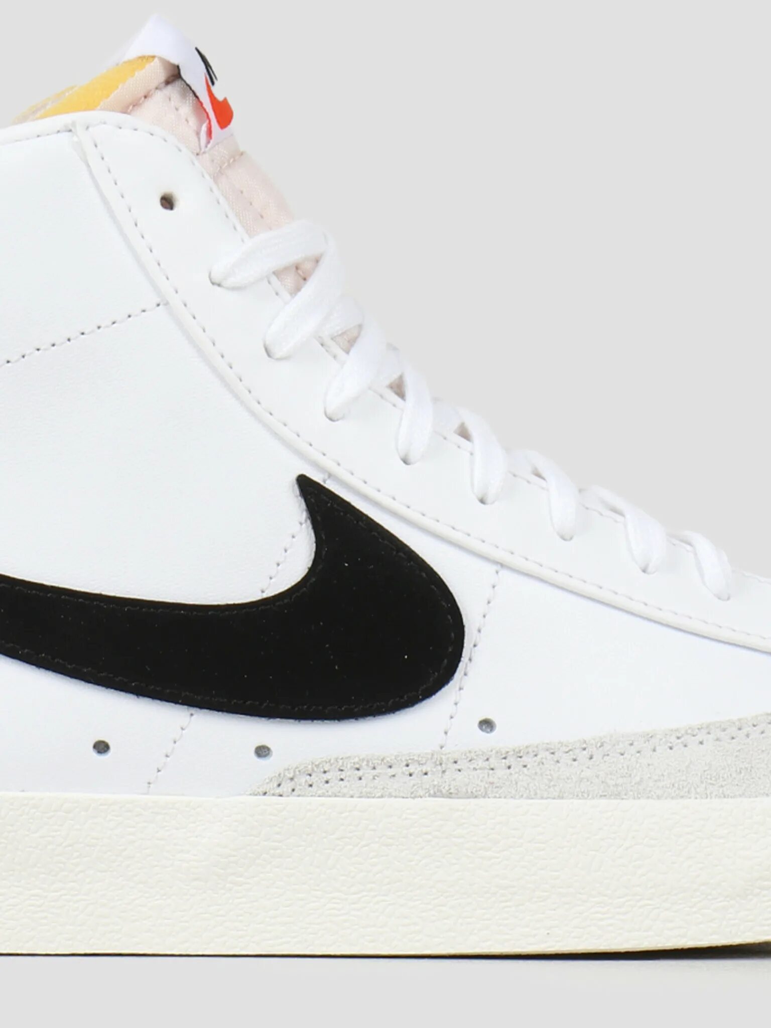 Блейзеры найк оригинал. Nike Blazer 77. Nike Blazer Mid 77 Vintage White. Nike Blazer Mid 77 Black White. Bq6806-100 Nike Blazer.