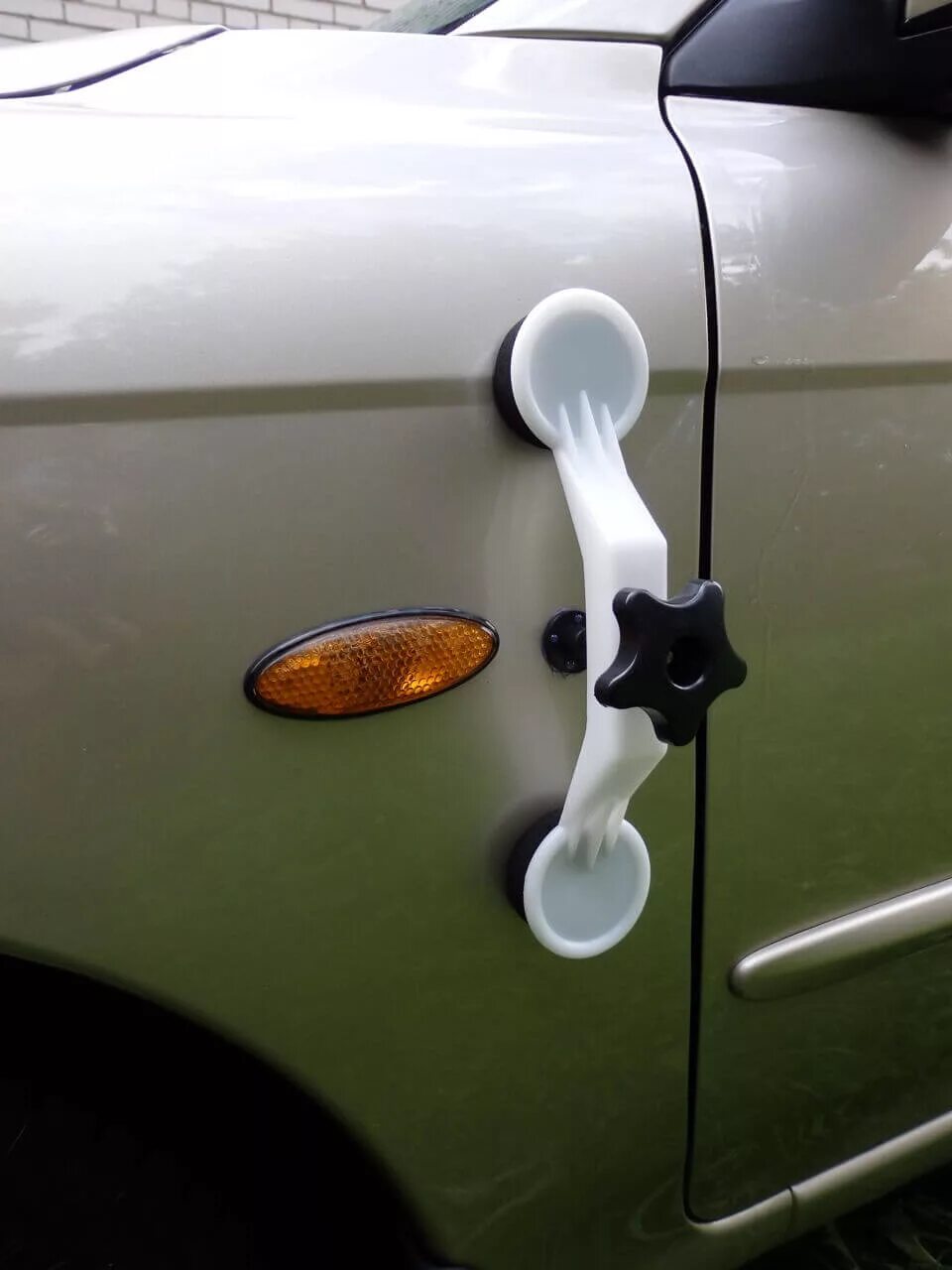 Рихтовка кузова без покраски. Выпрямление вмятин pdr. Исправление вмятин. Удалить вмятину машине. Выпрямление вмятин без покраски.