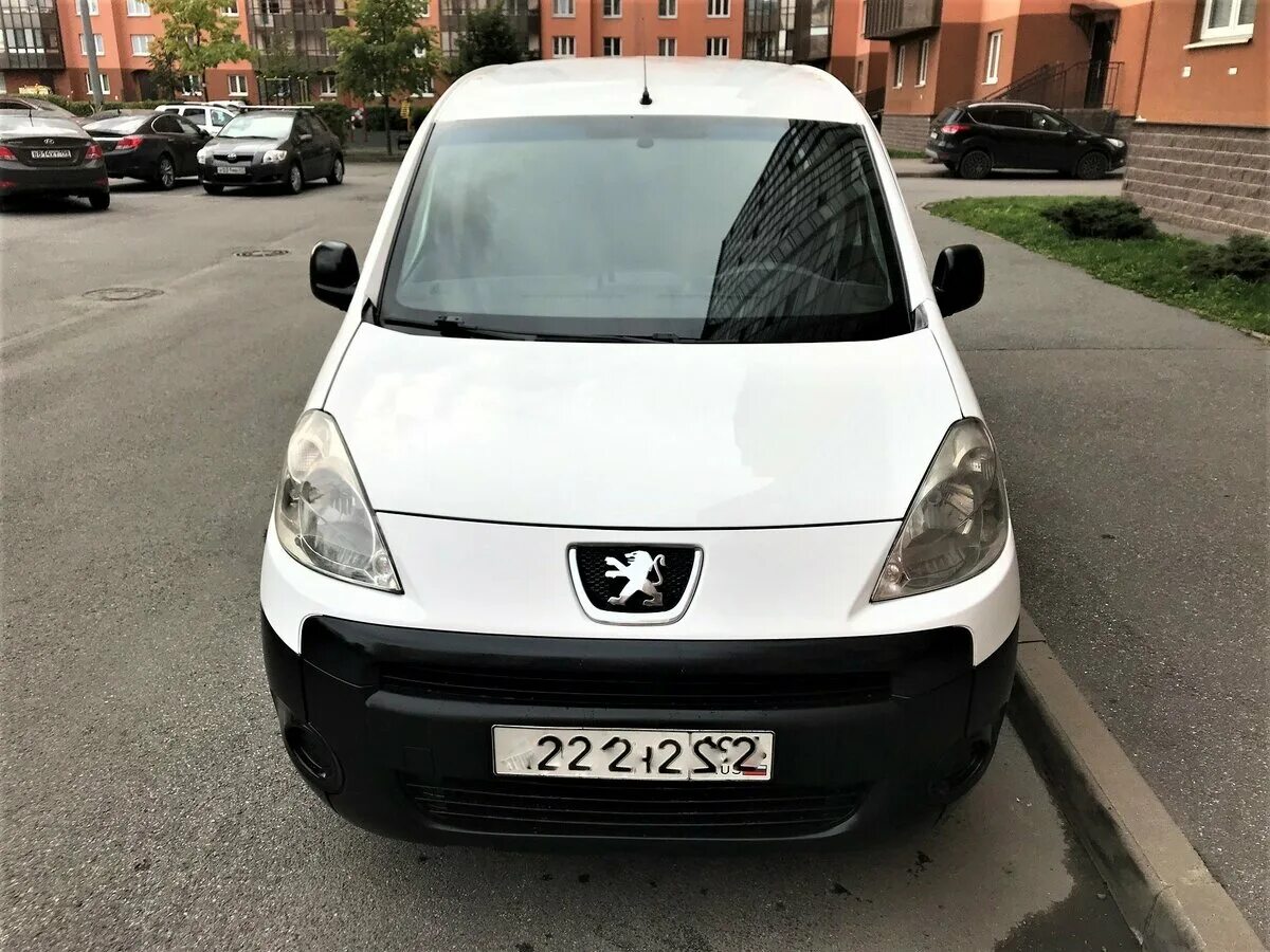 Peugeot partner 2 сбоку. Peugeot partner b2.