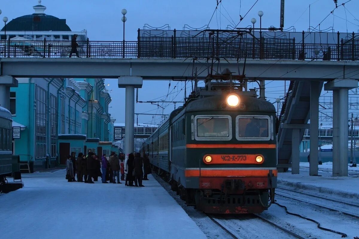 Туту пригородное. Железная дорога Ачинск Лесосибирск. Электричка. Поезд электричка. Пригородный электропоезд.