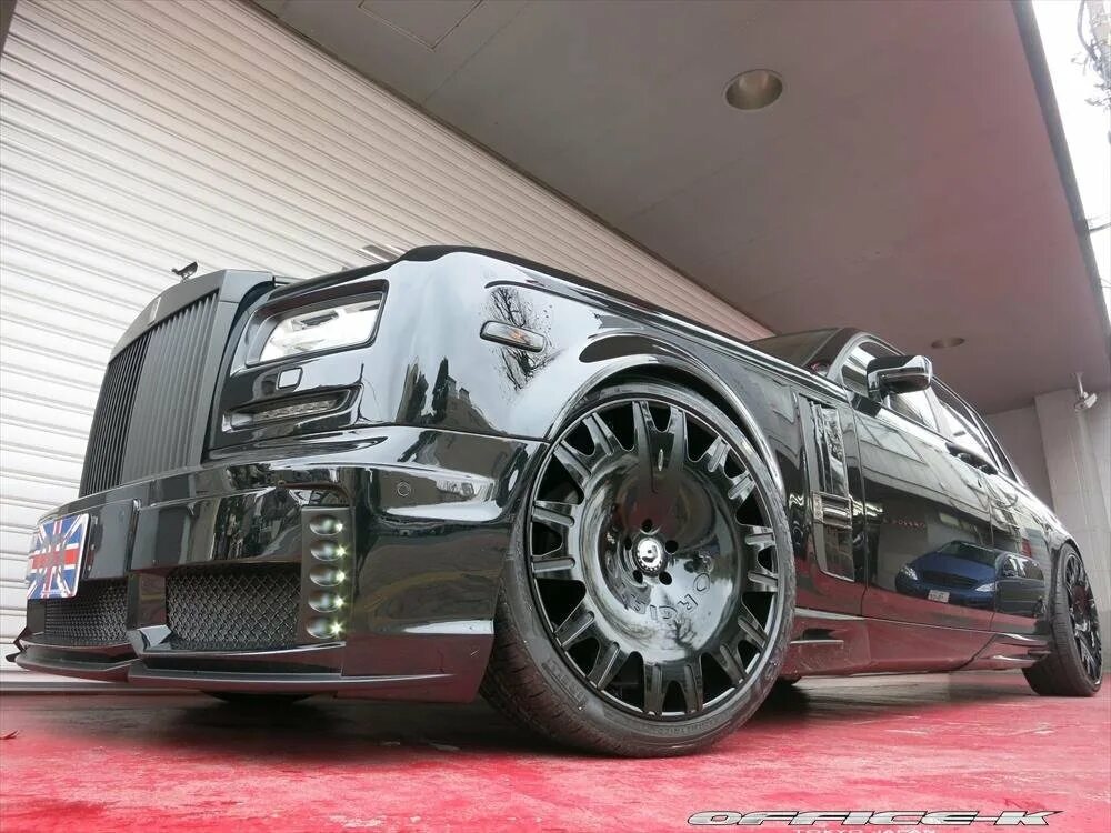 Roll tuning. Тюнингованные роллс ройс. rolls-royce phantom тюнингованный. rolls royce phantom wald. rolls royce ghost wald black bison.