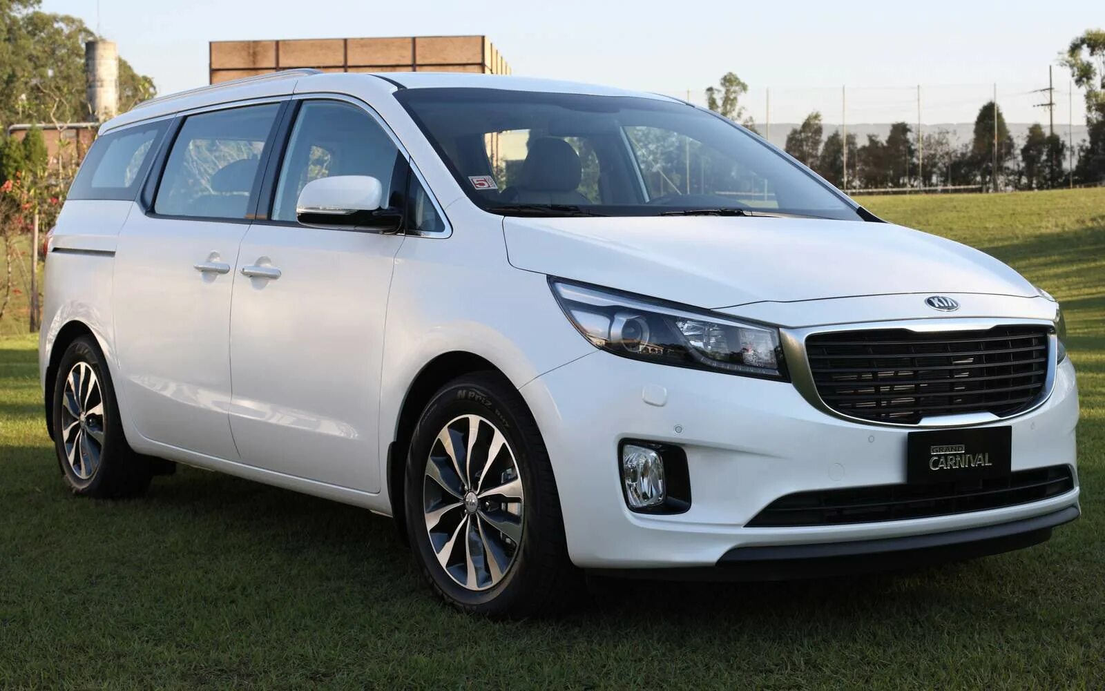 Купить новый карнивал. Kia Grand Carnival. 2018 Kia Grand Carnival. Kia Carnival 2018. Kia Carnival 2016.