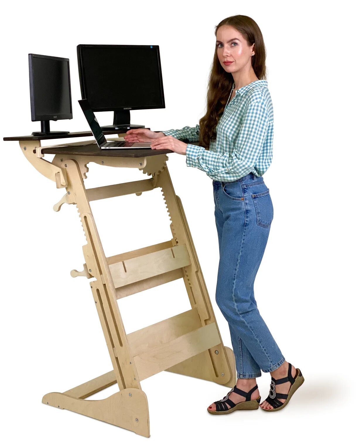 работа на платформе. устройства для работы стоя. стоячий стол. конторка эврика живи стоя. стол для работы стоя.