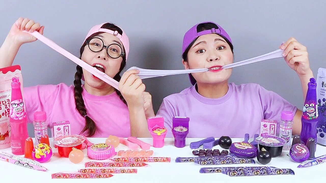 Розовый против фиолетового. СЛАЙМ розовый против фиолетового. Pink vs Purple food Challenge. Розвый протеф зелоныва пакасмод. Розовые против черных