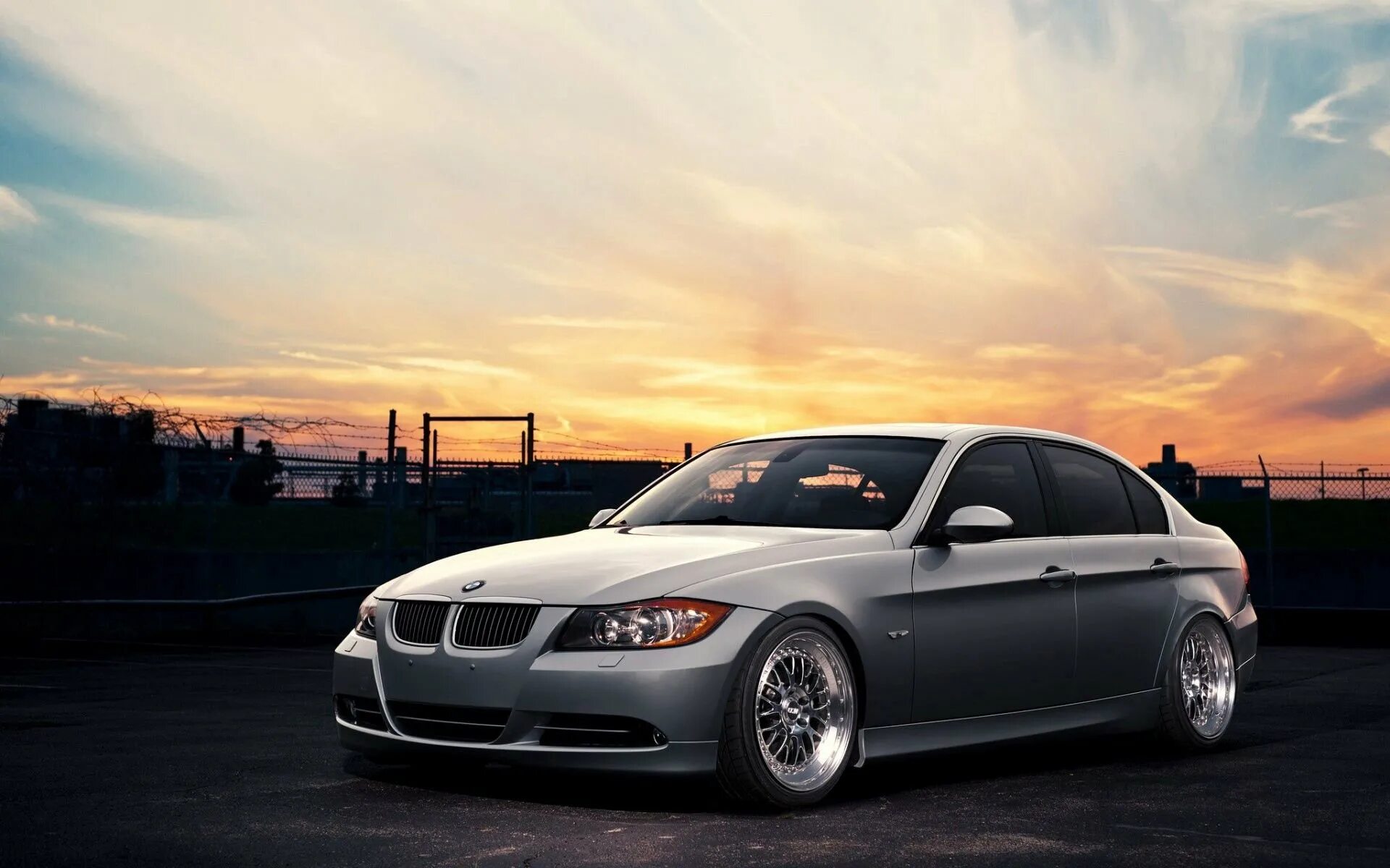 Серая е б. Bmw e90. бмв м3 е90. серая bmw 3 e90. bmw e90 335xi.