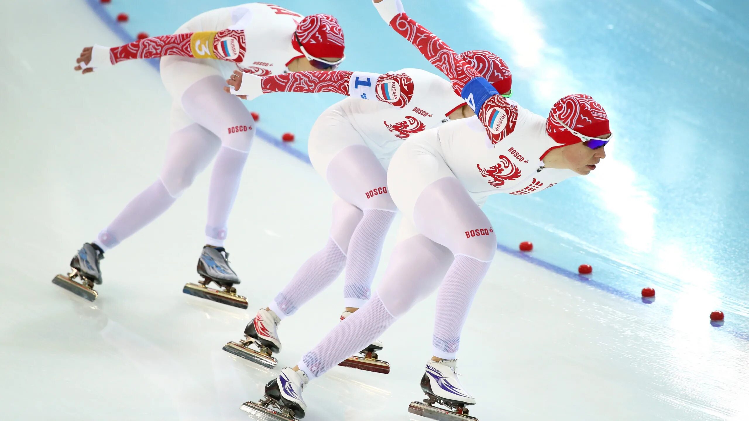 Конькобежная секция. Шорт трек вид спорта. Конькобежный спорт россия. Конькобежный спорт олимпийские игры. Скоростной бег на коньках.