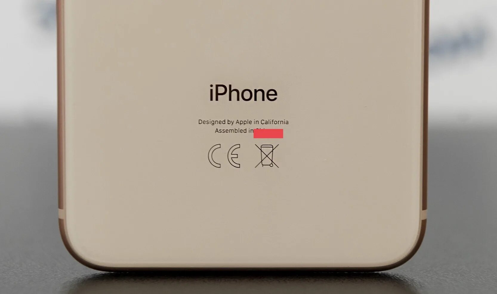 Есть ли 0.5 на айфон. Iphone. Айфон made in. Айфон made in China. Айфон надпись на задней крышке.