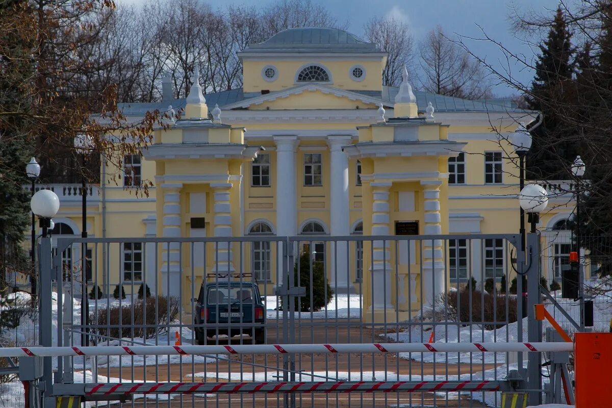 Черемушки знаменское. Усадьба Черёмушки-Знаменское. Усадьба Черёмушки-Знаменское храм. Усадьба Черемушки в Москве. Ядерный реактор усадьба Черемушки.