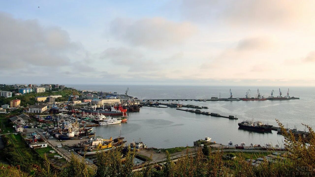 Сахалин корсаков. Порт корсаков сахалинская область. Остров сахалин город корсаков. Г корсаков сахалинская область. Бухта корсакова сахалин.