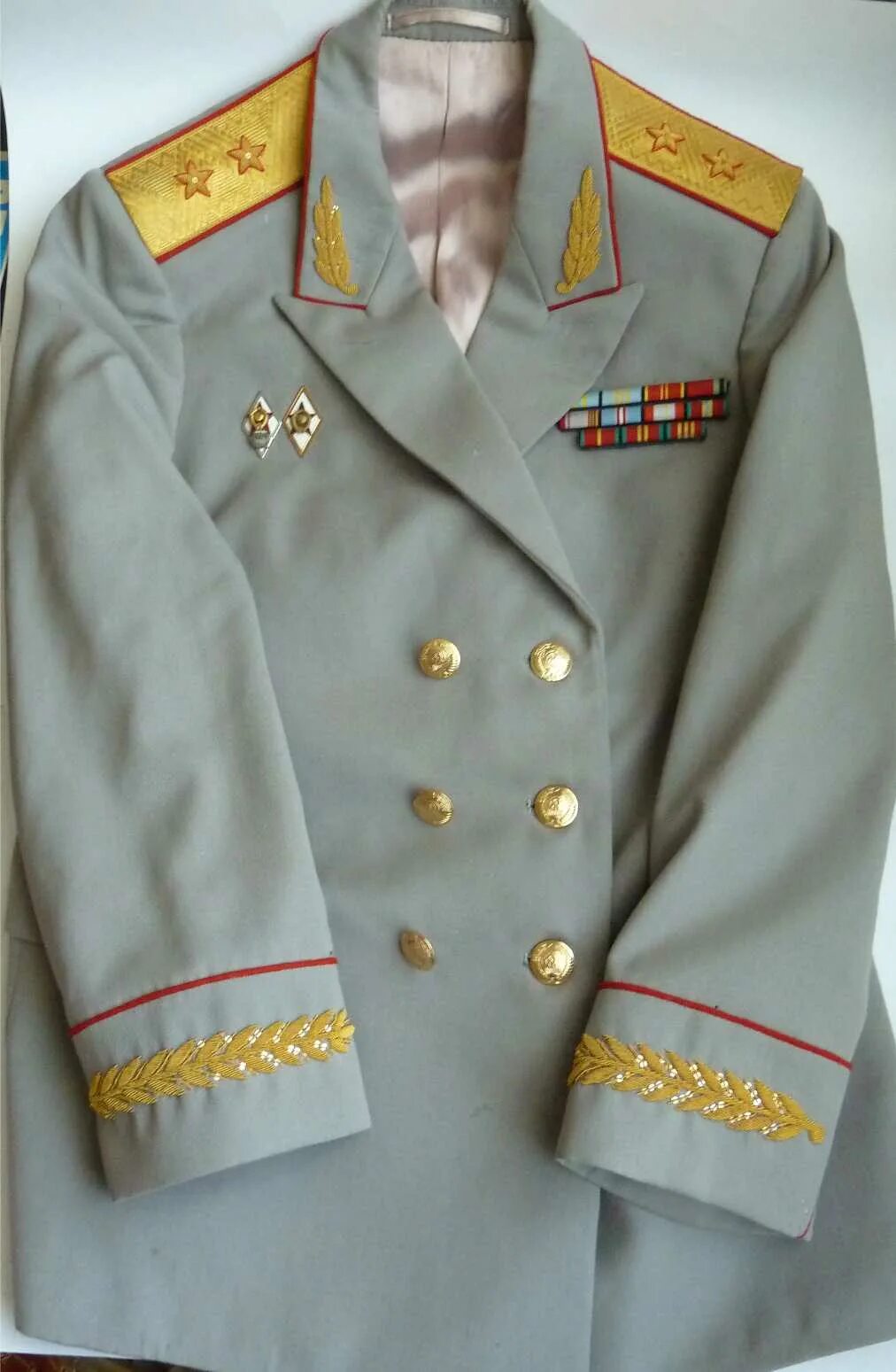 стальной китель