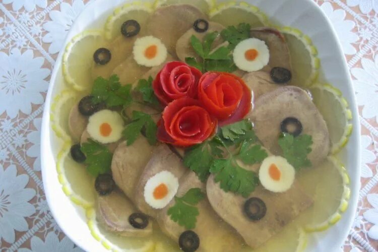 Заливное из языка говяжьего - рецепт с фото пошагово с желатином