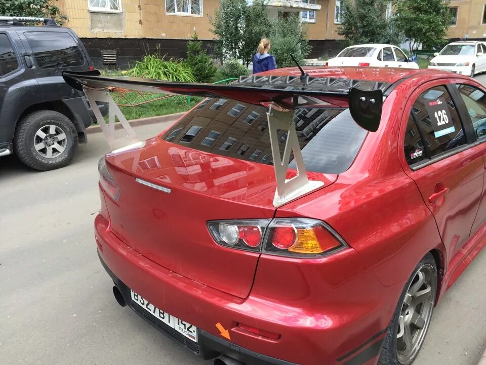 Спойлер на митсубиси лансер. Mitsubishi Lancer 10 спойлер. Спойлер Лавка Lancer 10. Lancer 10 хэтчбек спойлер. Спойлер на Митсубиси Лансер 10.