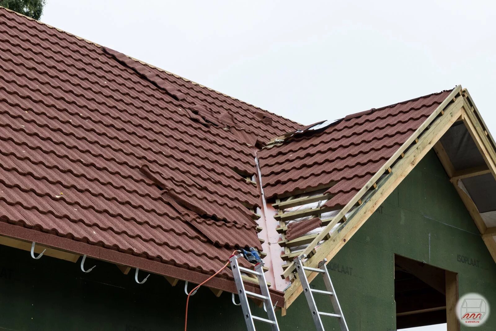 Металлочерепица ендова люкарна. Ендова цементно-песчаная черепица. Цементно-песчаная черепица braas. Цементно-песчаная черепица браас. Braas ендовая.