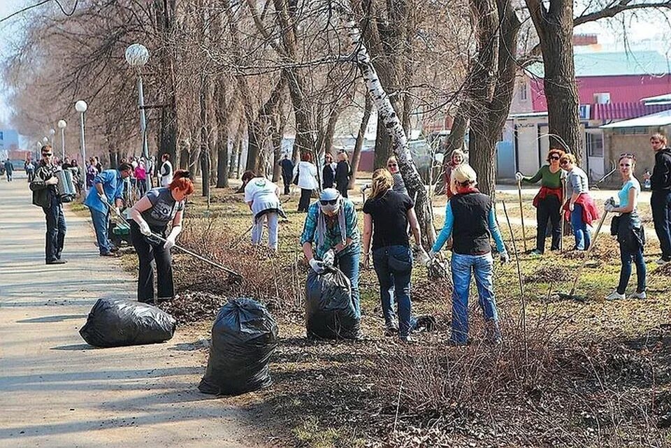 Сделать субботник. Субботник. весенний городской субботник. уборка города. уборка территории.