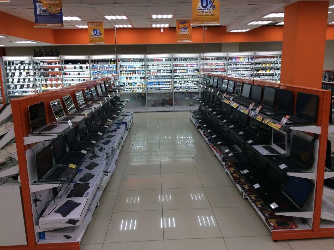 металлургов 10 мончегорск. витрина с инструментами днс. днс большой камень. г. днс мончегорск.