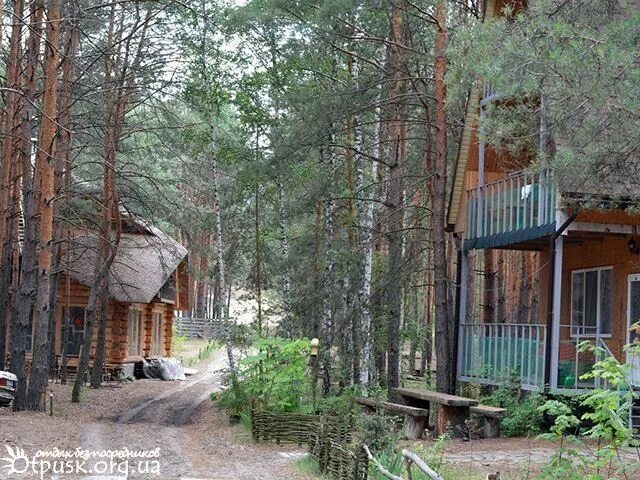 Кладовка старый оскол. Яцкое Оскол. Красный Оскол. Красный Оскол Украина. Парк отдыха кладовка.