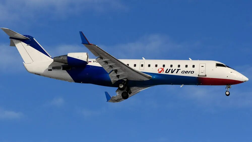 Bombardier crj 200. Бомбардье crj200. Bombardier crj200 ЮВТ. Бомбардир ЮВТ Аэро Bombardier crj200. Bombardier crj200 пассажирские самолёты.