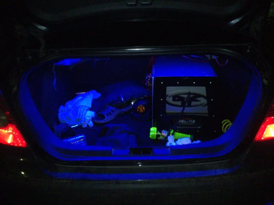 Подсветка багажника Форд фокус 1 седан. Подсветка в багажник Форд фокус 1 хэтчбек 2004. Форд фокус 2 плафон освещения багажника. Подсветка багажника фокус 2 хэтчбек. Подсветка багажника форд фокус