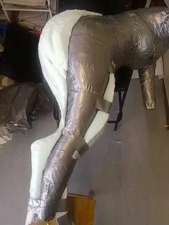 Мумификация девушек колготками
