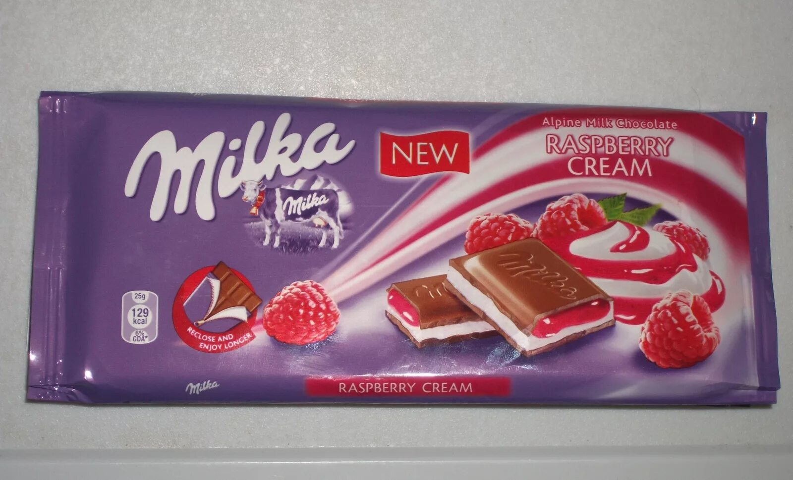 Шоколадка Милка. Шоколад "Milka". Милка ассортимент. Шоколадка Милка с ягодами.