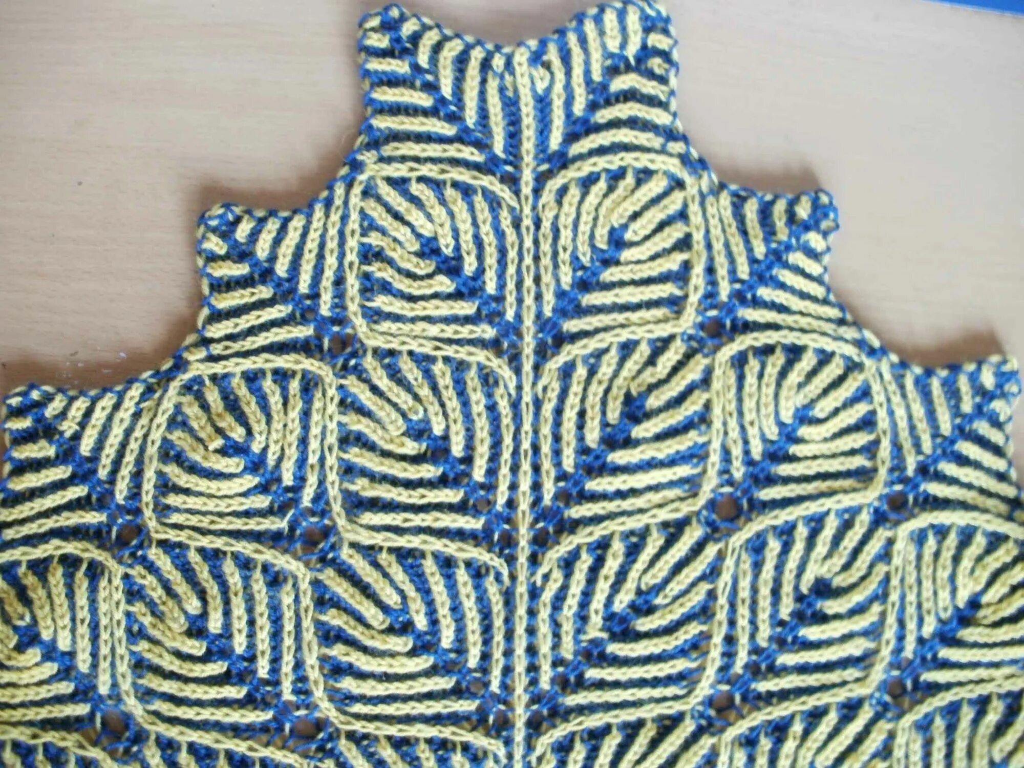 Техника бриошь крючком. Узоры техника Бриошь. Двухцветный узор Бриошь. Шаль Бриошь. Необычные техники вязания.