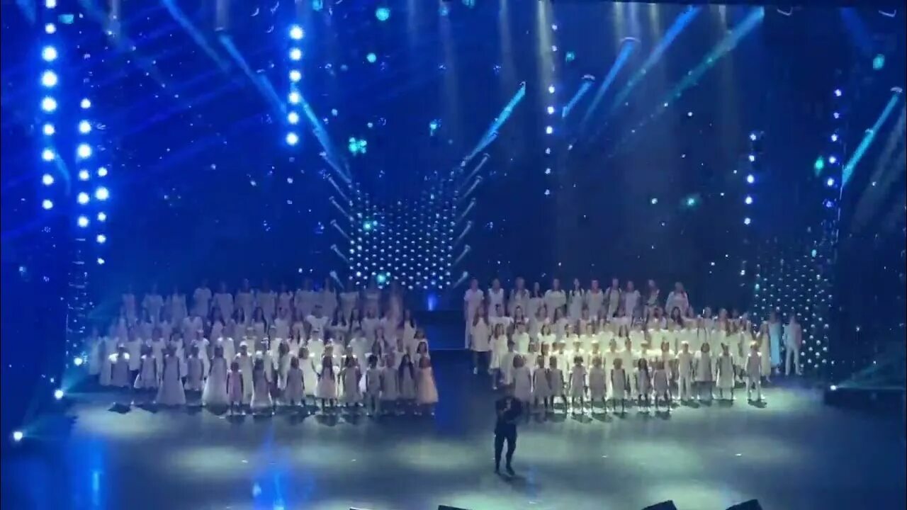 Счастье хор юрия гончара. Знаменитости у кремля. Эстрадный хор. Эстрадный хор. Детский концерт.