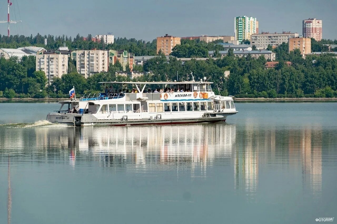 Прогулка на теплоходе ижевск. Москва 117 теплоход ижевск. ижевский теплоход на пруду. теплоход москва ижевский пруд. причал воскресенского ижевск.