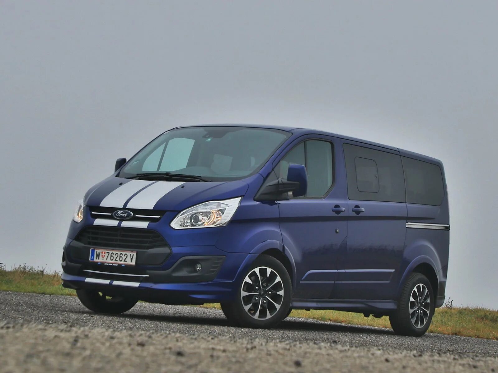 Купить форд турнео. Ford Tourneo Custom 2. Ford Tourneo Custom. Ford Tourneo Custom 2009. Минивэн Форд Торнео кастом.