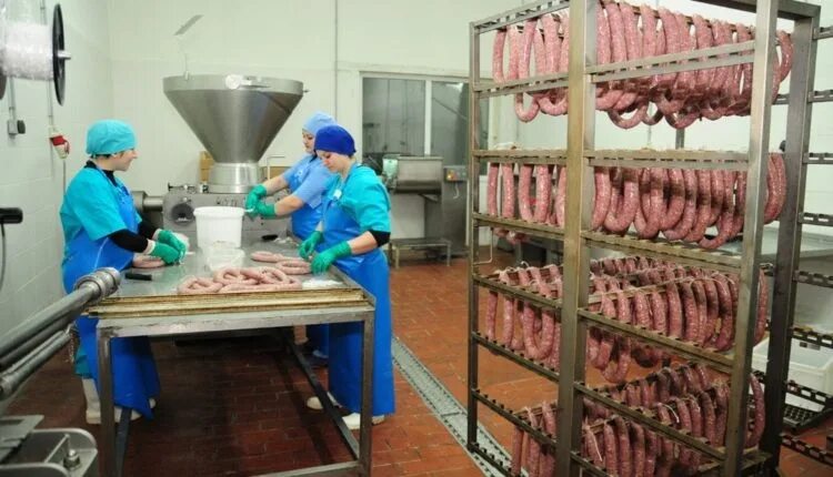 Мпк полянское. Колбасный завод мираторг. ооо &quot;преображенский мпк&quot;. мясокомбинат курская область. ао надежда суджа мясокомбинат.