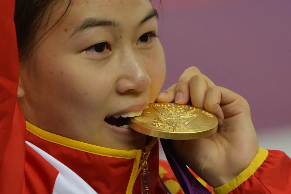 40 Золотых медалей у Китая в каком году. China Olympic Wear. Win the gold medal