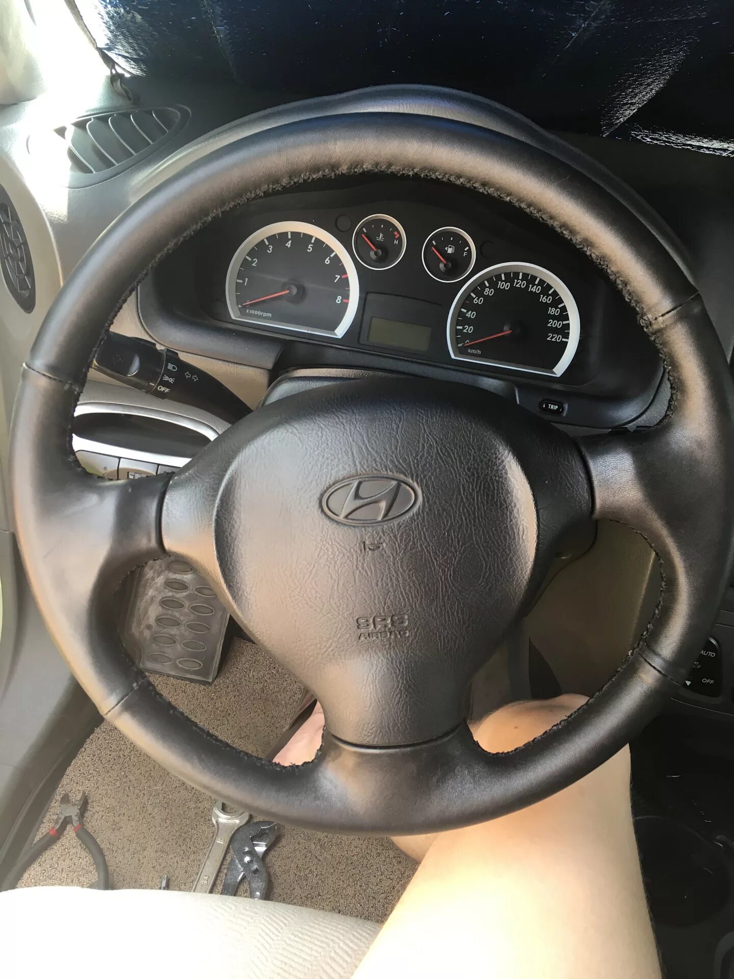 Как снять руль на санта фе классик Перетянул руль)) Hyundai Santa Fe (1G), 2,7 л, 2007 года своими руками DRIVE2