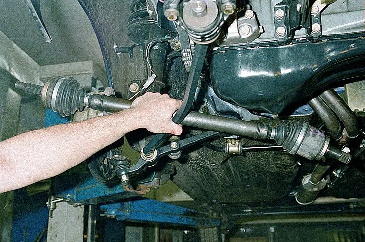 картер сцепления ваз 2114. ваз 2115 передний мост коробка. снятие коробки ваз 21 11 124 двигатель. крепление коробки передач ваз 2111. коробка ваз 2115 снятая.