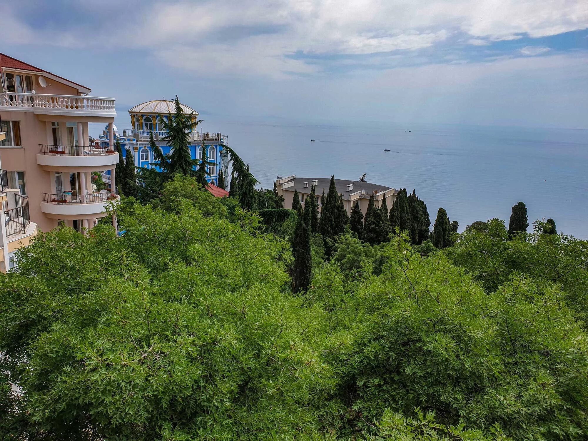 Алушта пансионаты профессорского. Пансионат ласковый берег Алушта. Гостиница ласковый берег Алушта. Береговой Крым Алушта. Пансионат море Алушта.