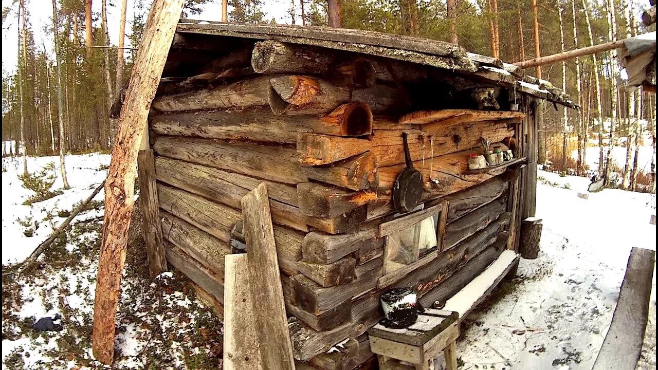 Рыбалка в избе. Заимка охотника в тайге. таежные избушки рыбалка. изба в глухой тайге. охотничьи заимки в сибирской тайге.