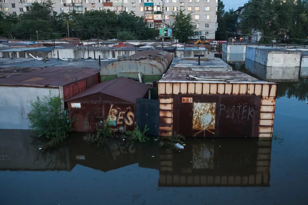 Наводнение в новокузнецке сегодня. Потоп в Хабаровске 2013. Потоп на набережной Хабаровск. Наводнение в Новокузнецке 2004 год. Наводнение на Амуре 2013.