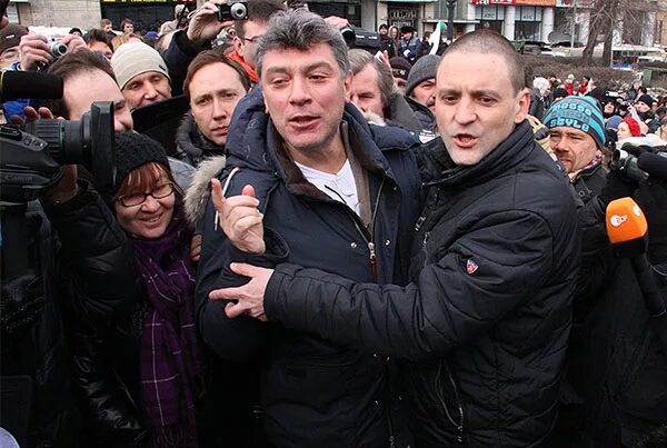 Представитель оппозиции. Немцов 2012. Удальцов на Болотной площади. Немцов и Удальцов. Немцов и Навальный.