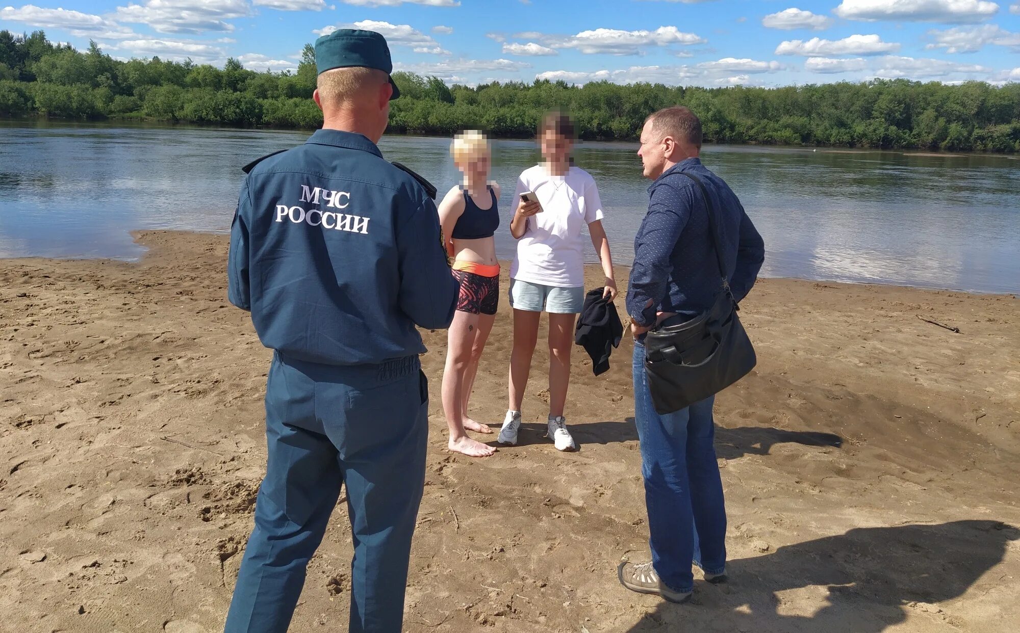 Уровень воды в ветлуге шарья на сегодня. Ребровский пруд Кострома. Кострома пляж. Городской пляж Кострома. МЧС Кострома.