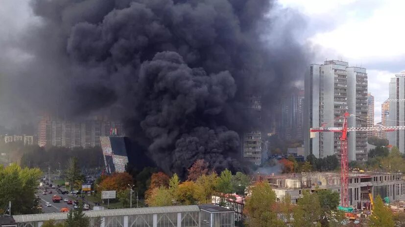 Пожар в Москве сейчас на Юго-западе Москвы. Пожар на Юго-западе Москвы сейчас горит. Что горит в Москве сейчас на западе. Пожар в Москве сейчас 1 час назад ЮЗАО.