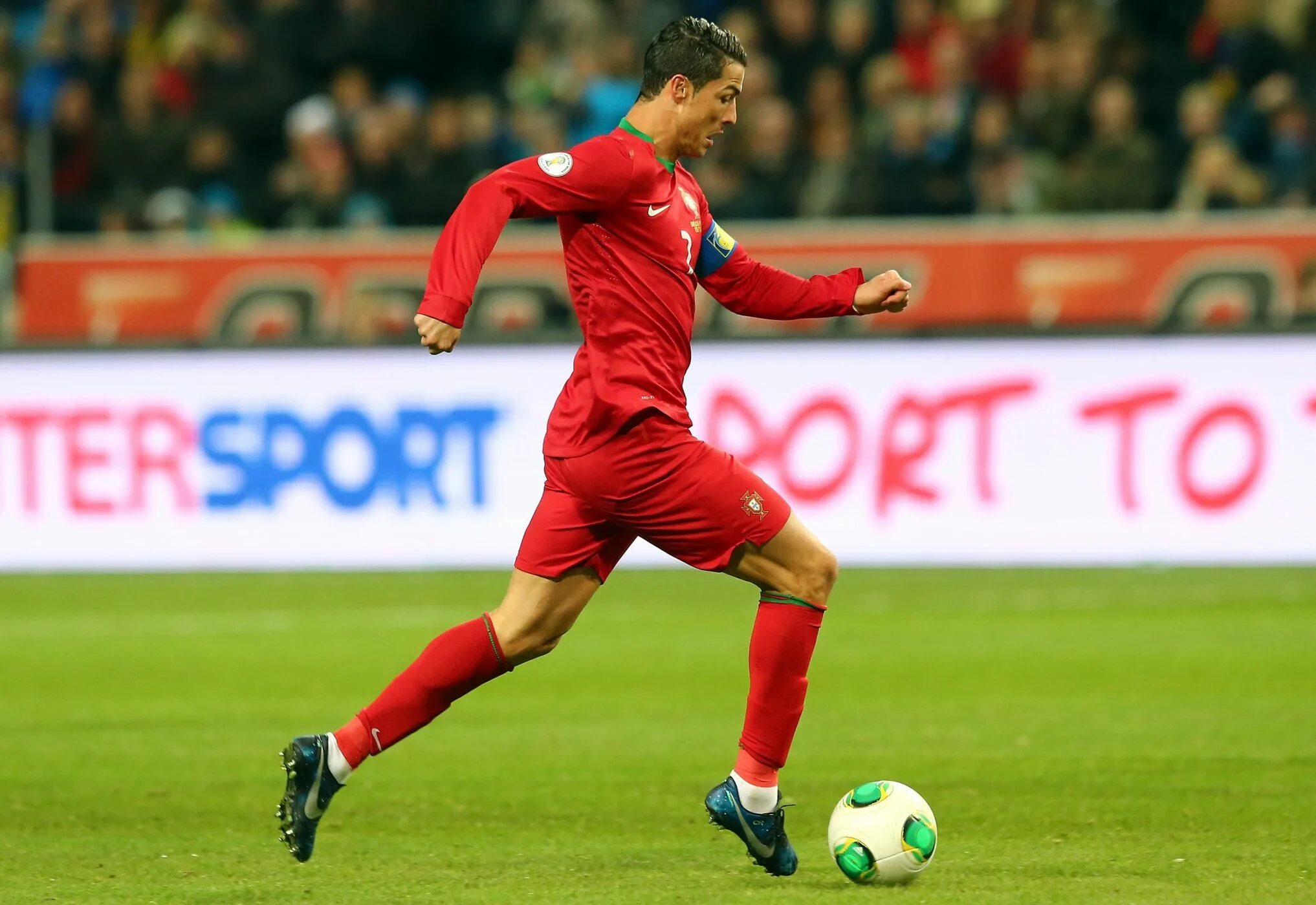 Кристьяно роналду бежит. Криштиану роналду скорость. Ronaldo cristiano с мячом. Макс скорость роналду. Скорость роналдо.