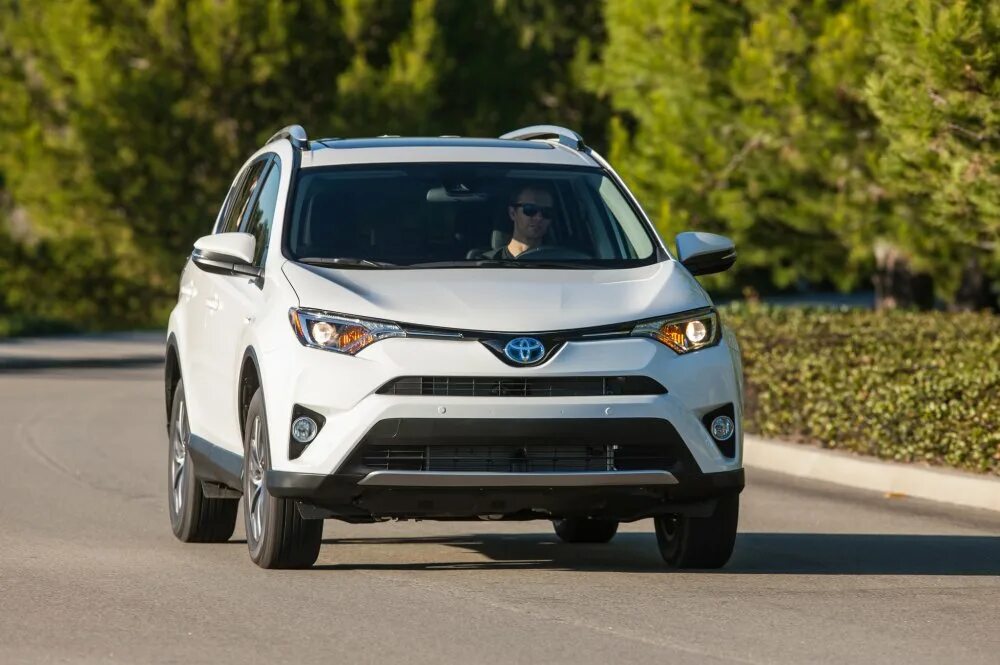 Тойота рав гибрид купить. Toyota rav4 Hybrid 2016. Toyota rav4 Hybrid 2018. Toyota rav4 Hybrid 2017. Тойота рав 4 гибрид.