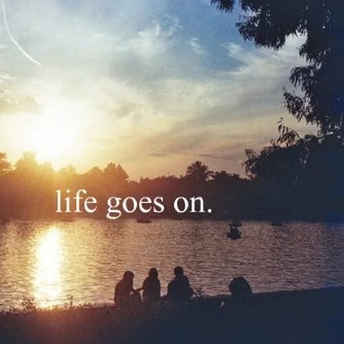 Слова со словом life. Life goes on надпись. Life goes on рисунки. Life goes on обои на телефон. Жизнь одна заставка.