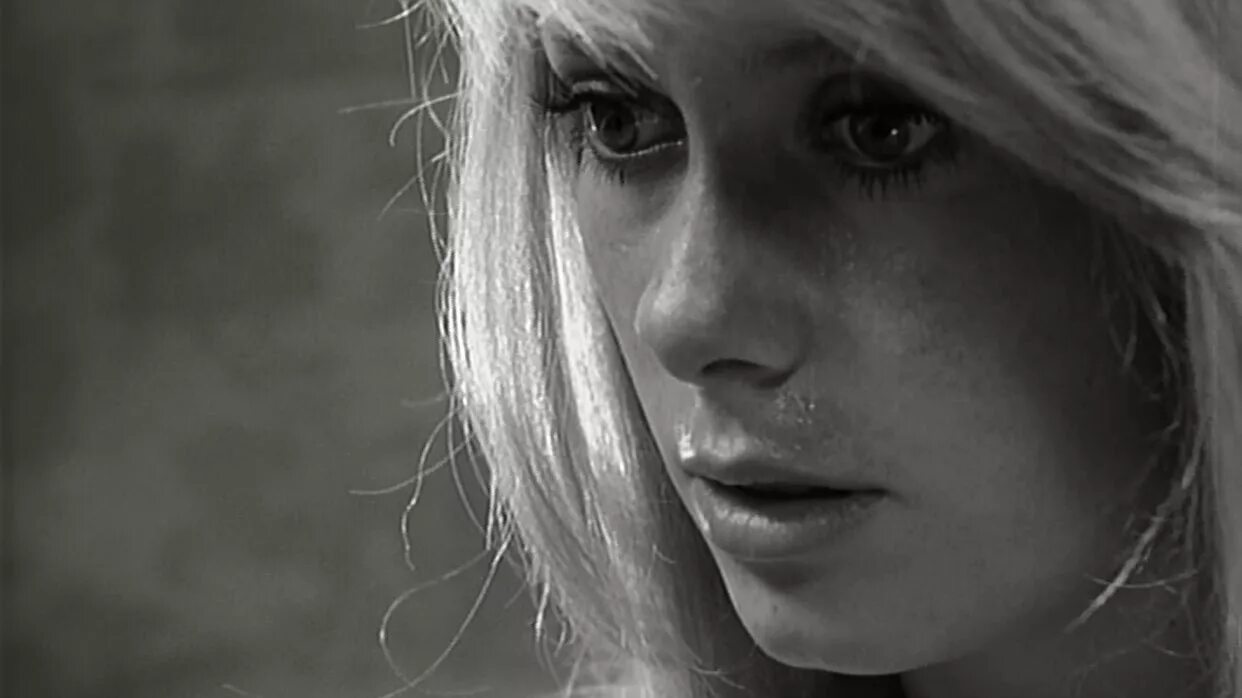 Плачущее отвращение 15. Катрин денев отвращение. repulsion 1965. отвращение. отвращение красивой девушки.