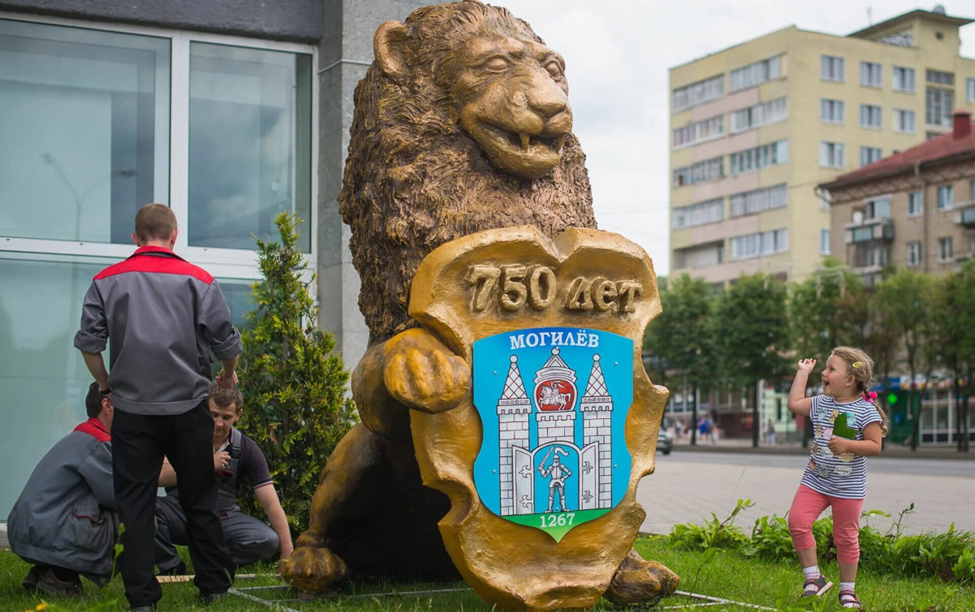 Яго высокую магілу магілай льва народ назваў. Памятник льву в Могилеве. Могилев памятник Лева из Могилева. Могилев памятники Львов. Скульптуры Львов в Могилёве.