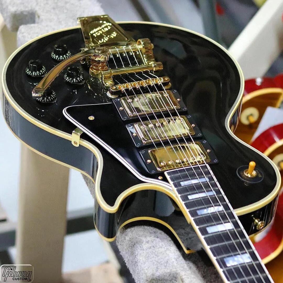 Les paul custom shop. Gibson les paul custom shop. гитара gibson paul custom. gibson les paul acoustic custom shop. гибсон кастом.