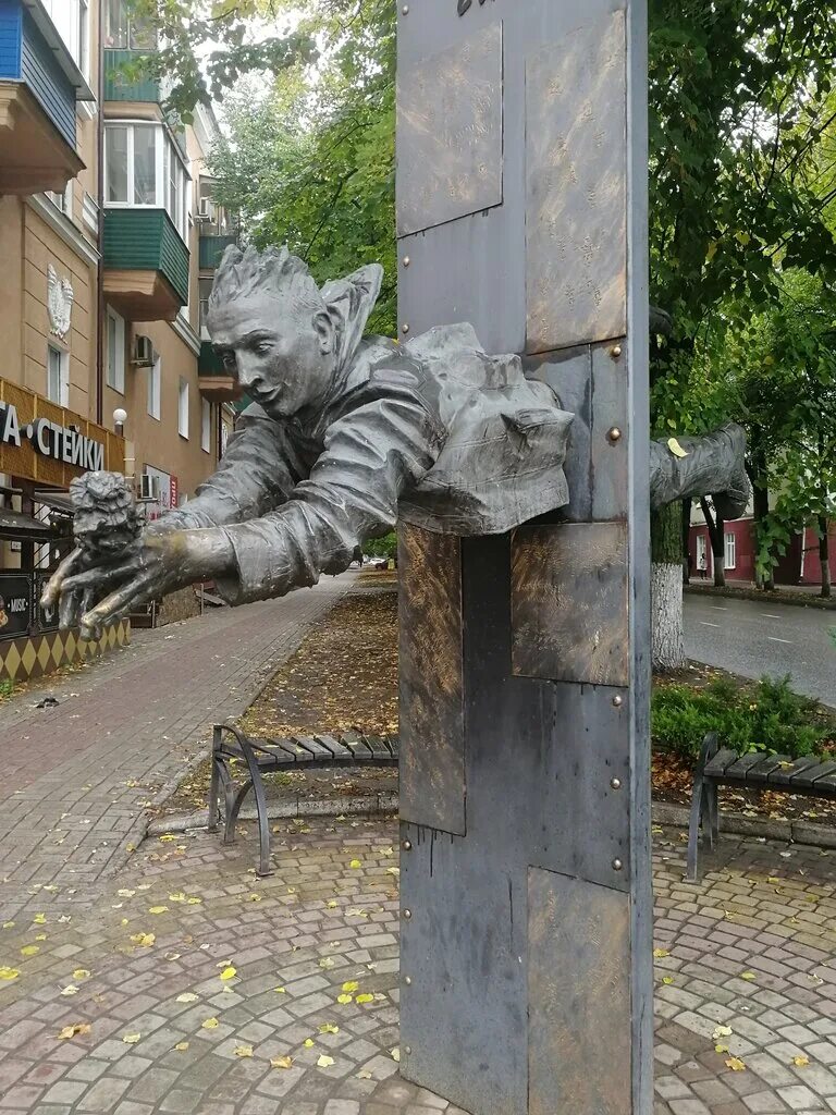 курск скульптура возле сха. сха памятники. скульпторы курска. скульптура свидание. памятник в м клыкову курск.