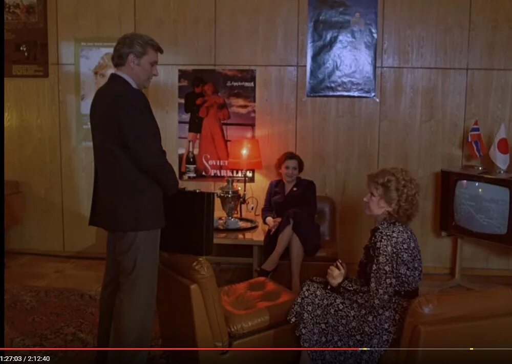 Вокзал для двоих гостиница. Сауна на вокзале. Вокзал для двоих гостиница. Людмила гурченко вокзал для двоих. Никита михалков вокзал для двоих.