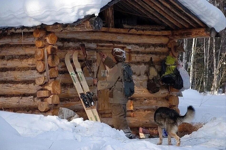 Таежная жизнь охотников. Таежники промысловики Сибирские охотники. Сибирский промысел в тайге охотники промысловики. Зимовье охотника в тайге в Якутии. Сибирь Тайга охотничий промысел.